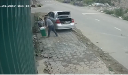 Đại gia đi ô tô trộm thùng rác công cộng gây bức xúc